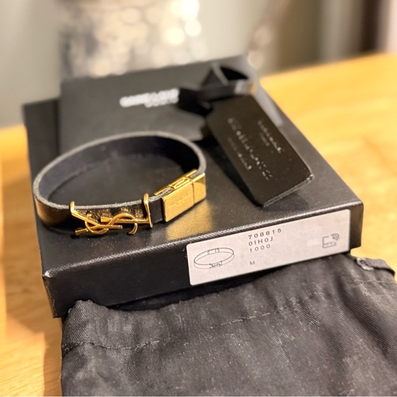 Saint Laurent YSL women’s CASSANDRE leather bracelet size M - Picture 2 of 4